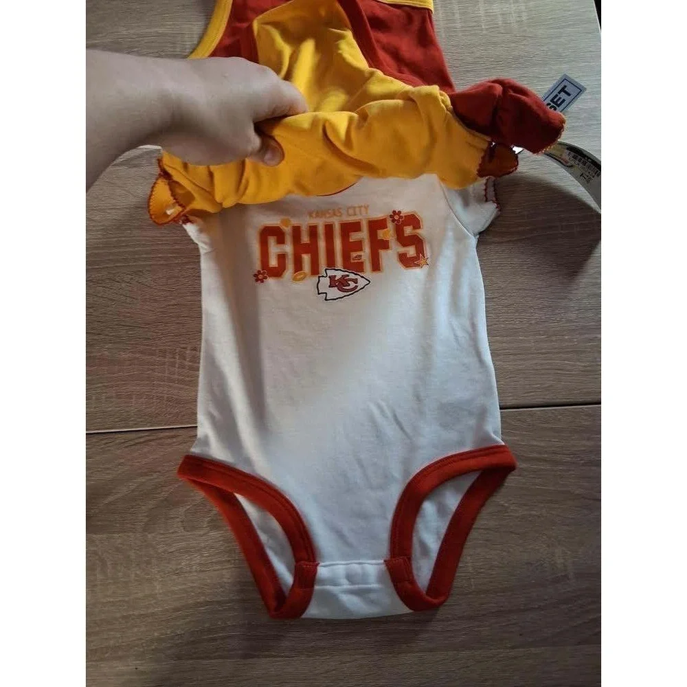 NFL Kansas City Chiefs Baby Girls 3 Pack Bodysuit Set Red Yellow White 6M NWT